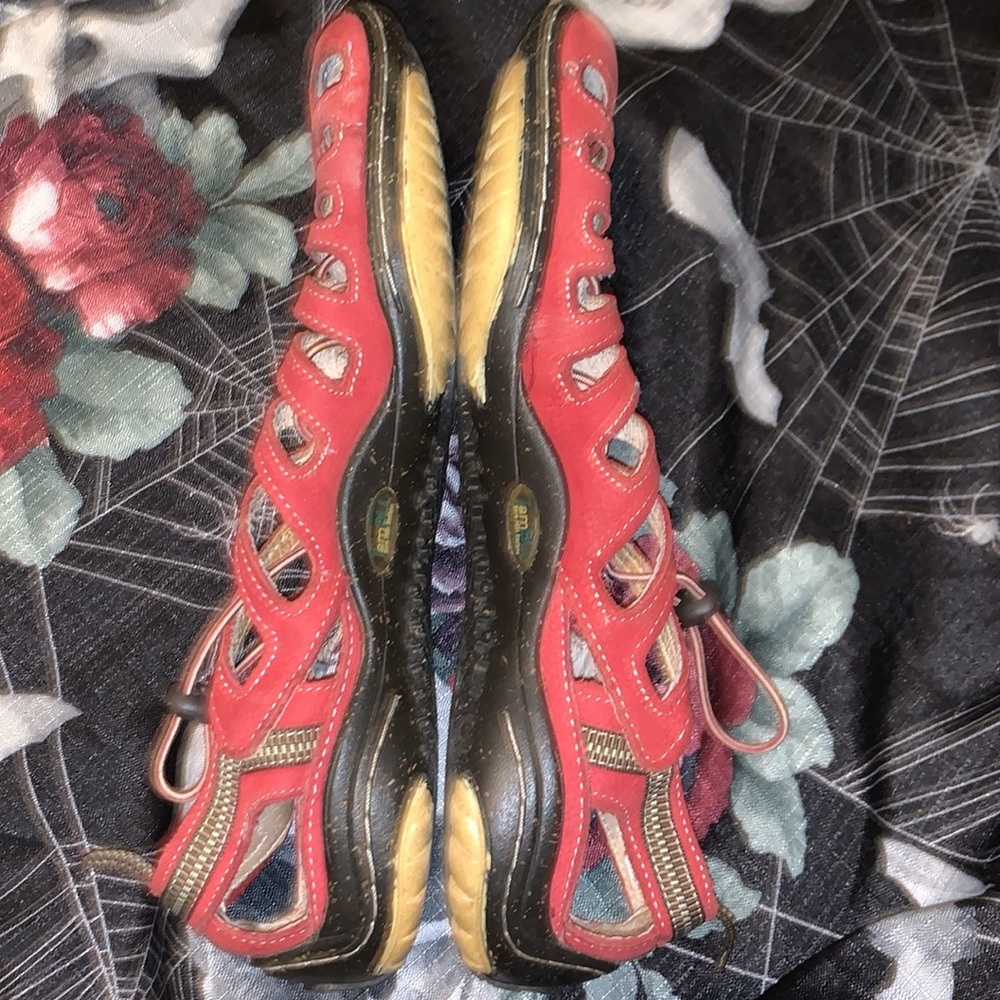 Jbu Womens Womens Sandals Scuba Bungee Size 8 Red Barefoot Design Flat View 2
